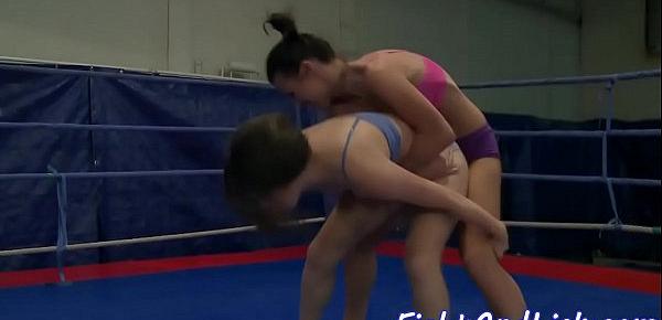  Wrestling babes eat pussies after fighting